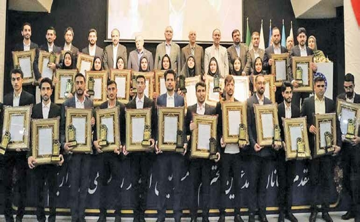 تجلیل از ۱۱ دانشجو نمونه علوم پزشکی در مراسم اختتامیه سی‌و‌یکمین دوره جشنواره دانشجو نمونه کشوری