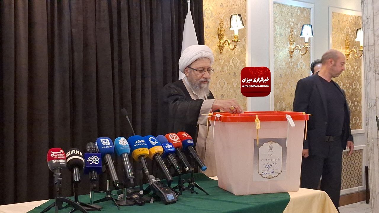 آغاز دور دوم انتخابات ریاست جمهوری ۱۴۰۳/ رهبر انقلاب اسلامی رای خود را به صندوق انداختند