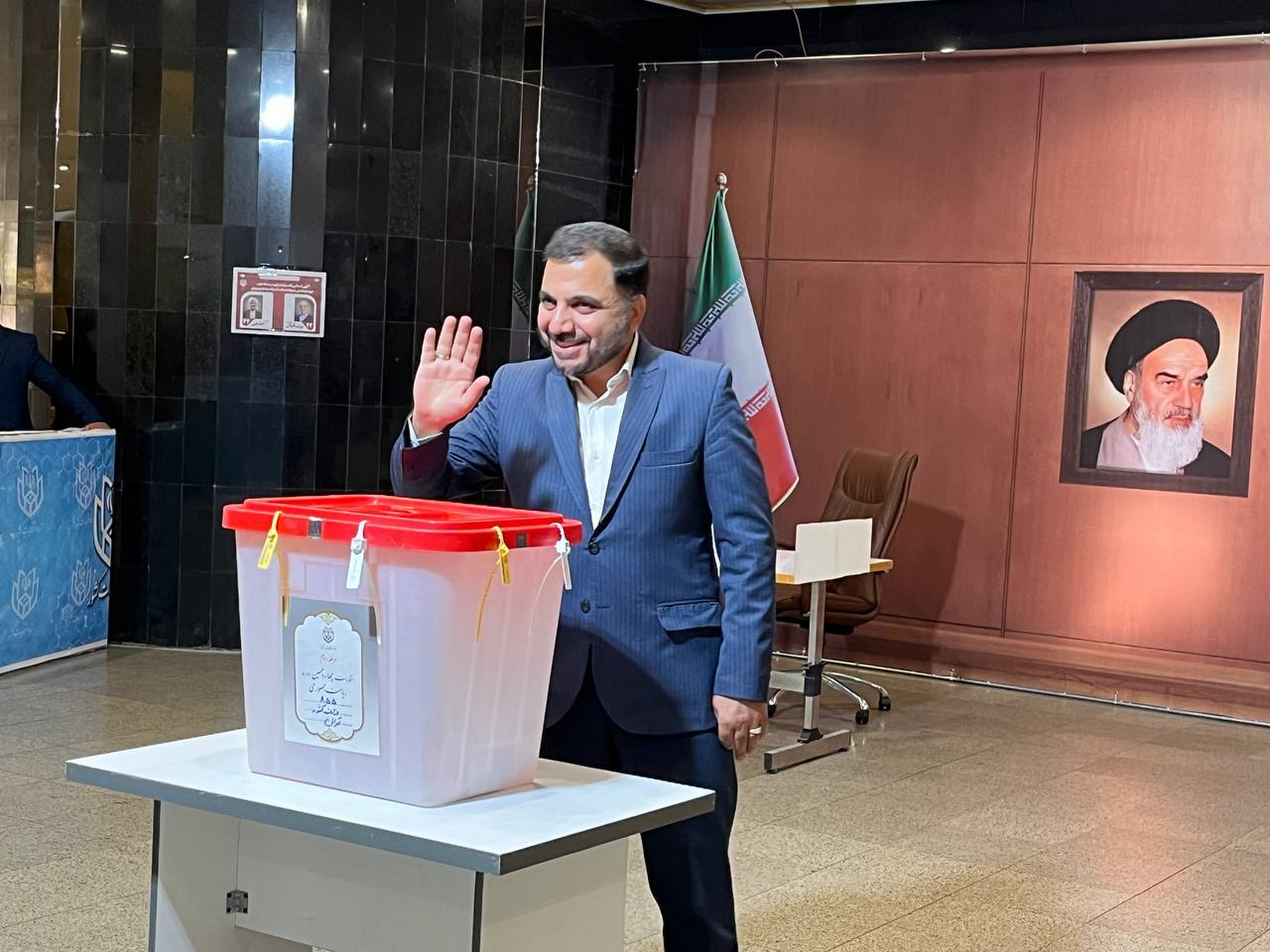 آغاز دور دوم انتخابات ریاست جمهوری ۱۴۰۳/ رهبر انقلاب اسلامی رای خود را به صندوق انداختند