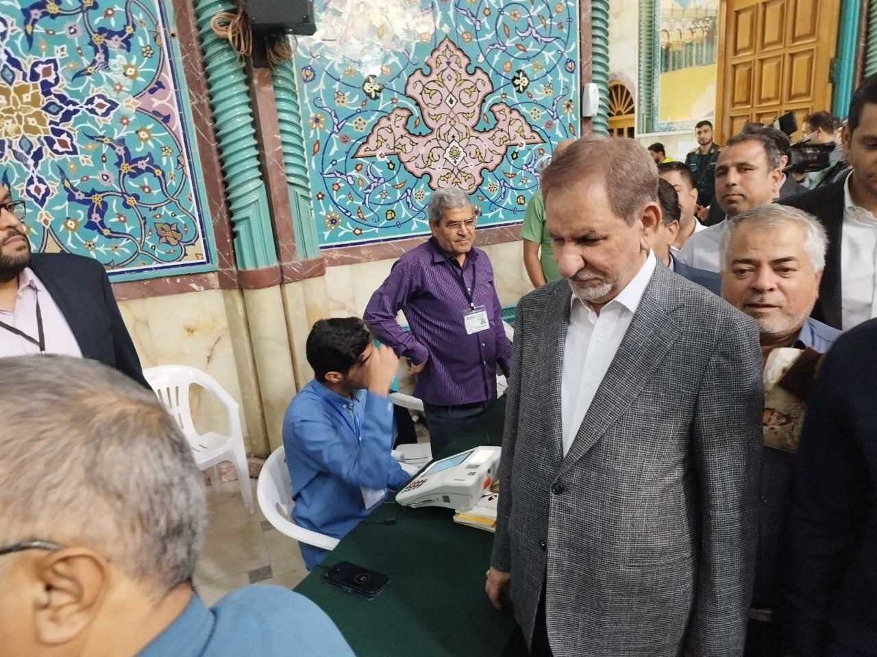 آغاز دور دوم انتخابات ریاست جمهوری ۱۴۰۳/ رهبر انقلاب اسلامی رای خود را به صندوق انداختند