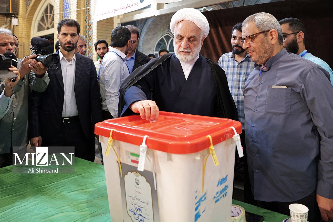 آغاز دور دوم انتخابات ریاست جمهوری ۱۴۰۳/ رهبر انقلاب اسلامی رای خود را به صندوق انداختند