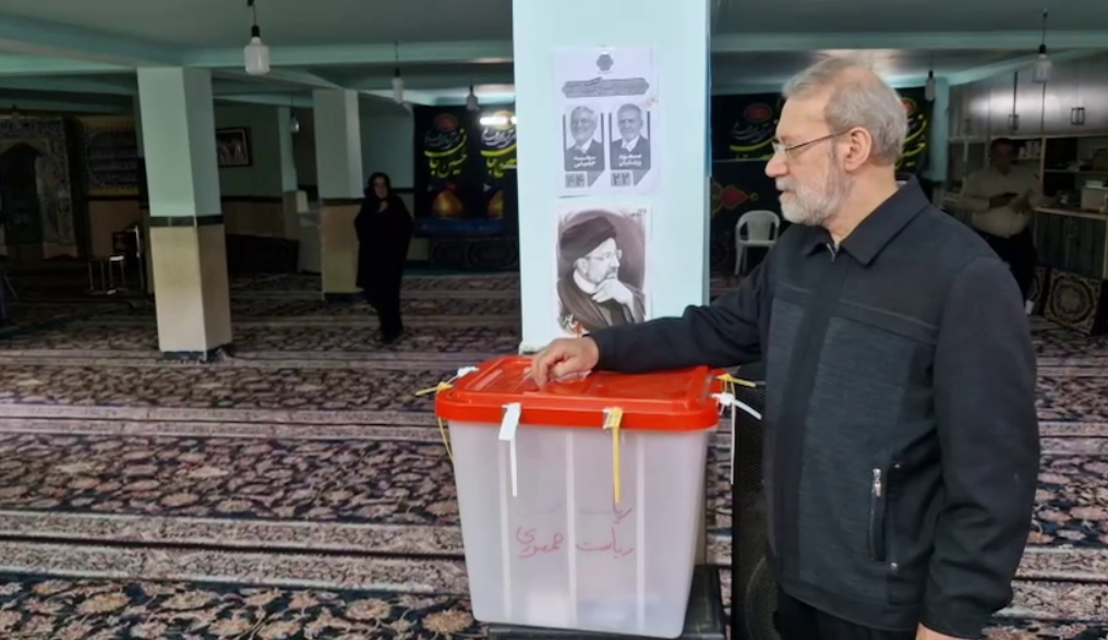 آغاز دور دوم انتخابات ریاست جمهوری ۱۴۰۳/ رهبر انقلاب اسلامی رای خود را به صندوق انداختند