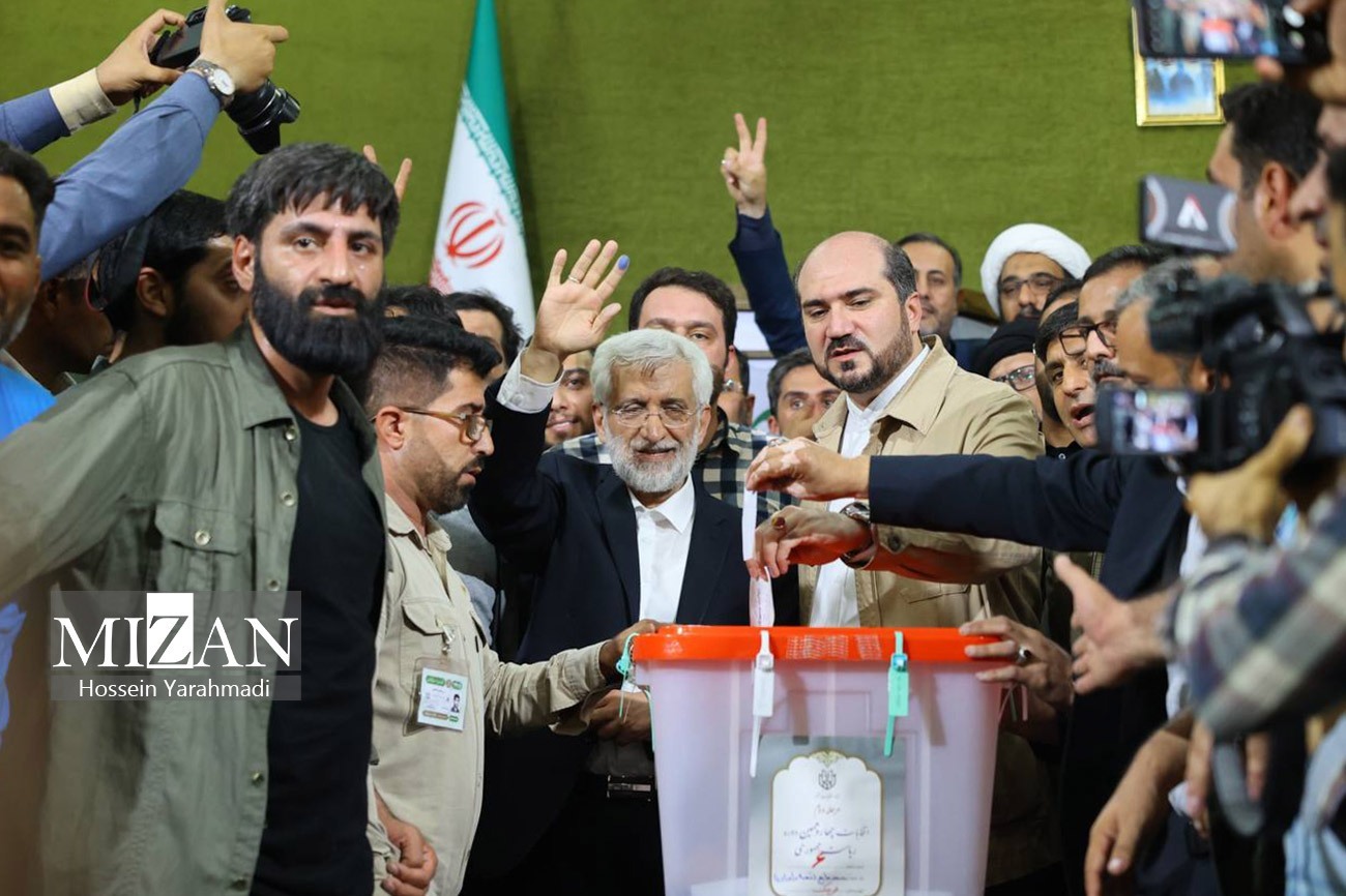 آغاز دور دوم انتخابات ریاست جمهوری ۱۴۰۳/ رهبر انقلاب اسلامی رای خود را به صندوق انداختند