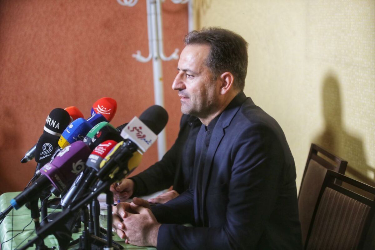 زارعی: باشگاه‌های به نام مثل سپاهان و فولاد تمام هزینه‌هایشان را صرف تیم اول می‌کنند/ این روند ادامه پیدا کند فوتبال ایران دوام نخواهد داشت