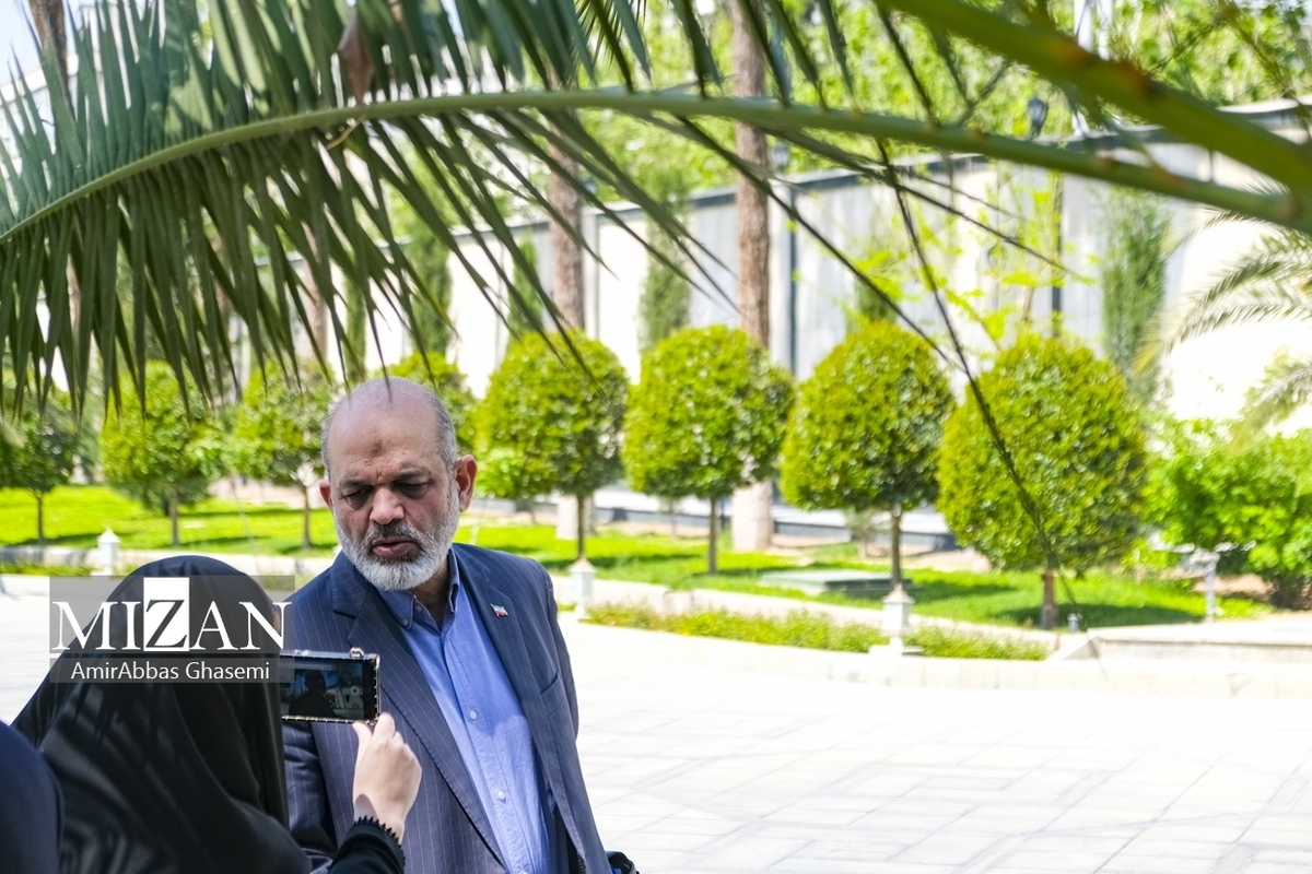 وزیر کشور: لغو روادید برای ایام اربعین برقرار است/ مراسم تحلیف رئیس جمهور زودتر از ۱۵ مرداد برگزار خواهد شد وزیر کشور: لغو روادید برای ایام اربعین برقرار است/ مراسم تحلیف رئیس جمهور زودتر از ۱۵ مرداد برگزار خواهد شد