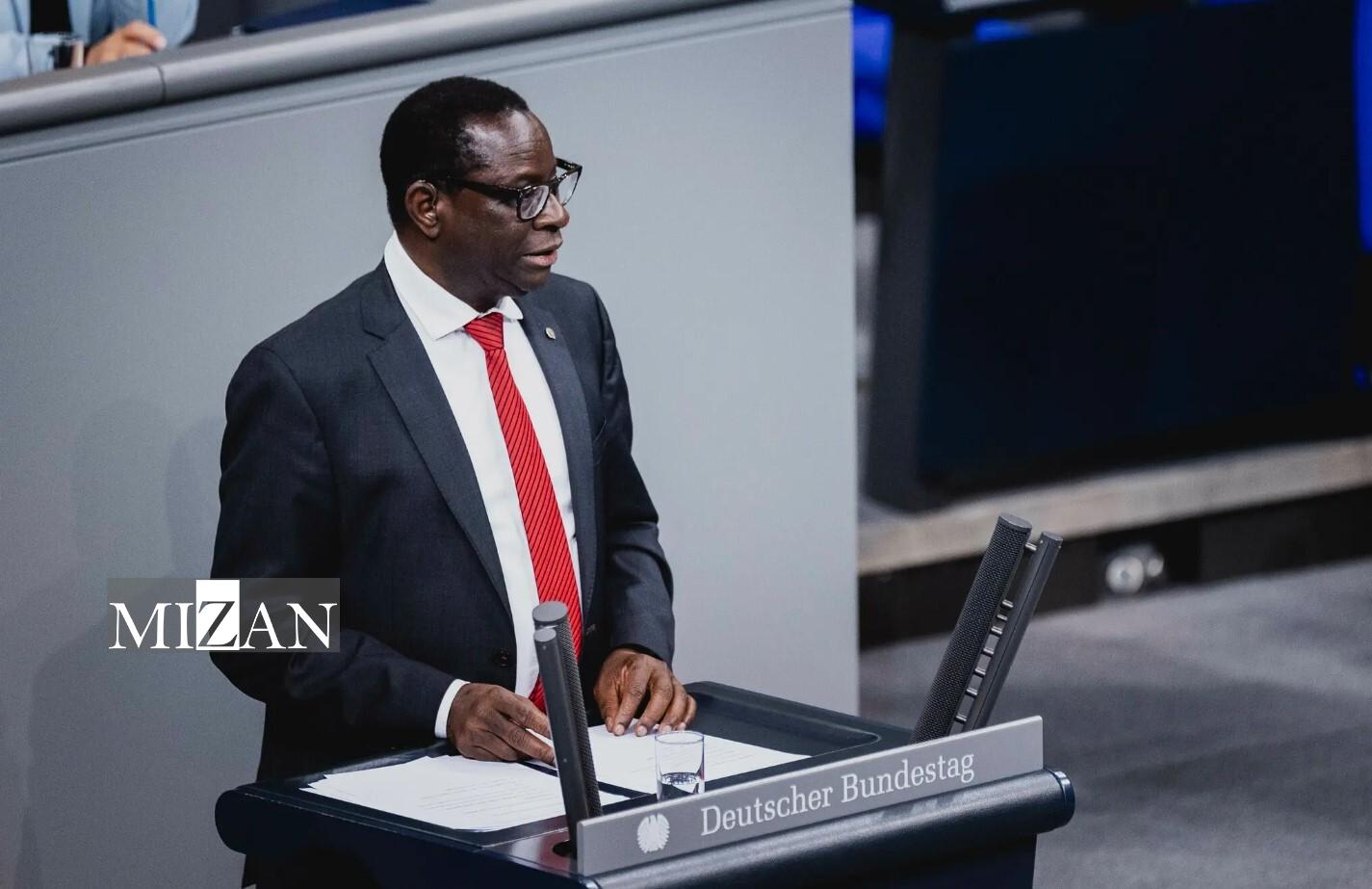 بحران نژادپرستی در آلمان؛ نماینده آفریقاییالاصل بوندستاگ از سمت خود کنارهگیری کرد بحران نژادپرستی در آلمان؛ نماینده آفریقاییالاصل بوندستاگ از سمت خود کنارهگیری کرد
