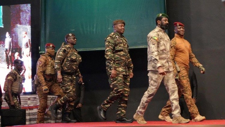 چشمانداز سیاسی آفریقا و کنار گذاشتن استعمارگران غربی چشمانداز سیاسی آفریقا و کنار گذاشتن استعمارگران غربی