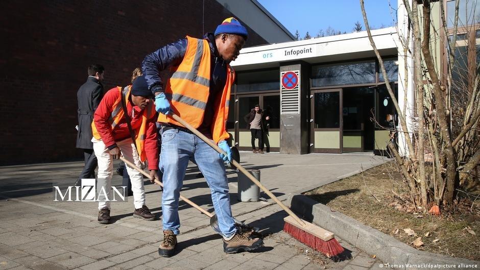 کار اجباری مهاجران و پناهجویان در آلمان؛ بردهداری جدید در سرزمین ژرمنها کار اجباری مهاجران و پناهجویان در آلمان؛ بردهداری جدید در سرزمین ژرمنها