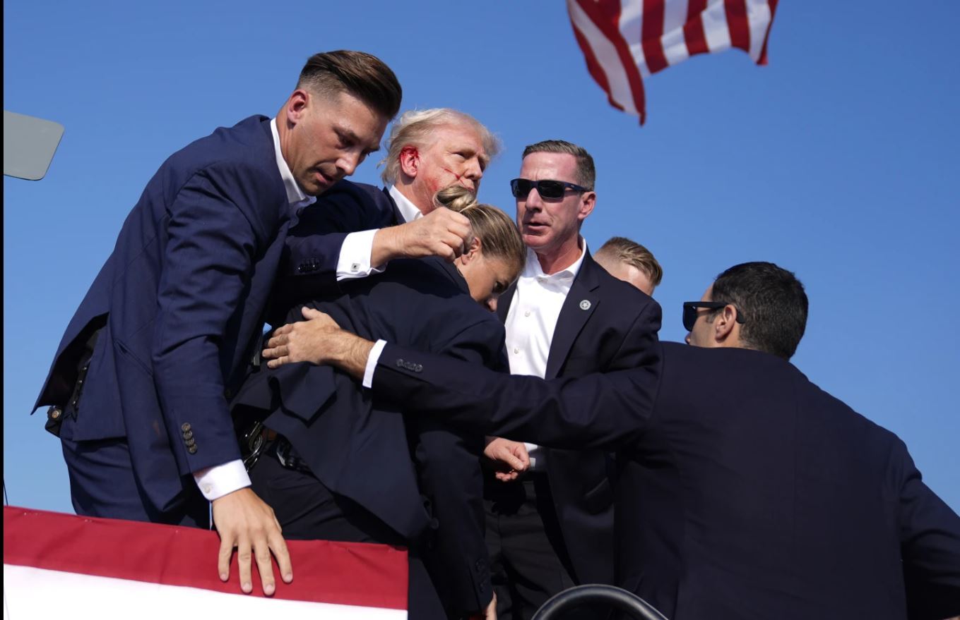 سوءقصد به جان ترامپ در جریان کارزار انتخاباتی؛ انتقال رئیس‌جمهور سابق به بیمارستان