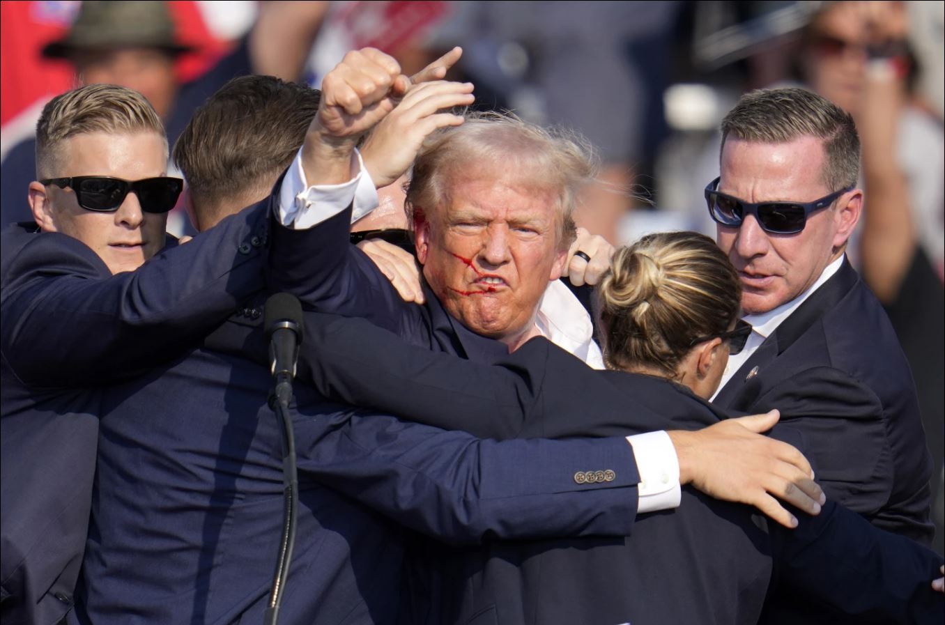 سوءقصد به جان ترامپ در جریان کارزار انتخاباتی؛ انتقال رئیس‌جمهور سابق به بیمارستان