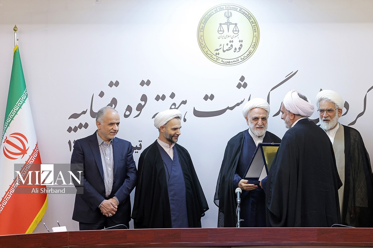 دستورات و تاکیدات رئیس قوه قضاییه برای تسریع در جامه عمل پوشاندن به فرمایشات رهبر معظم انقلاب بویژه در حوزه «پرونده‌های دارای بازداشت موقت» و «زندانی‌های دارای بدهی»