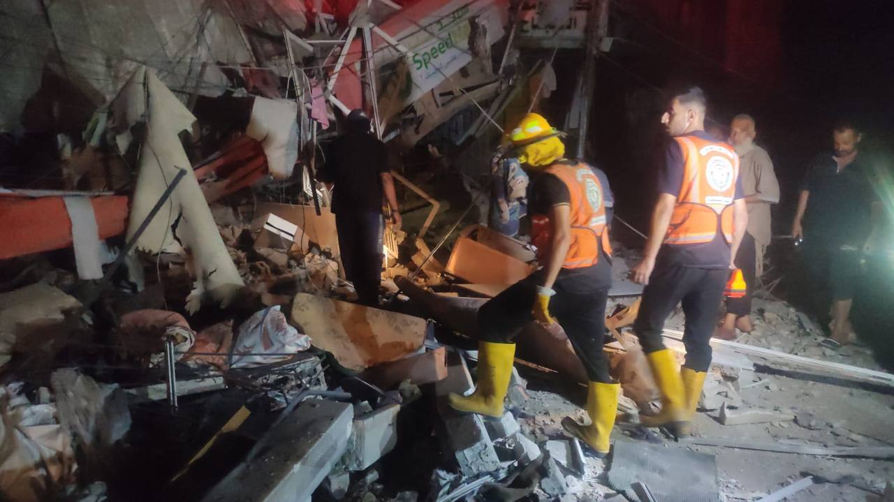 بمباران برجهای مسکونی در النصیرات و البریج؛ دهها نفر به شهادت رسیدند بمباران برجهای مسکونی در النصیرات و البریج؛ دهها نفر به شهادت رسیدند