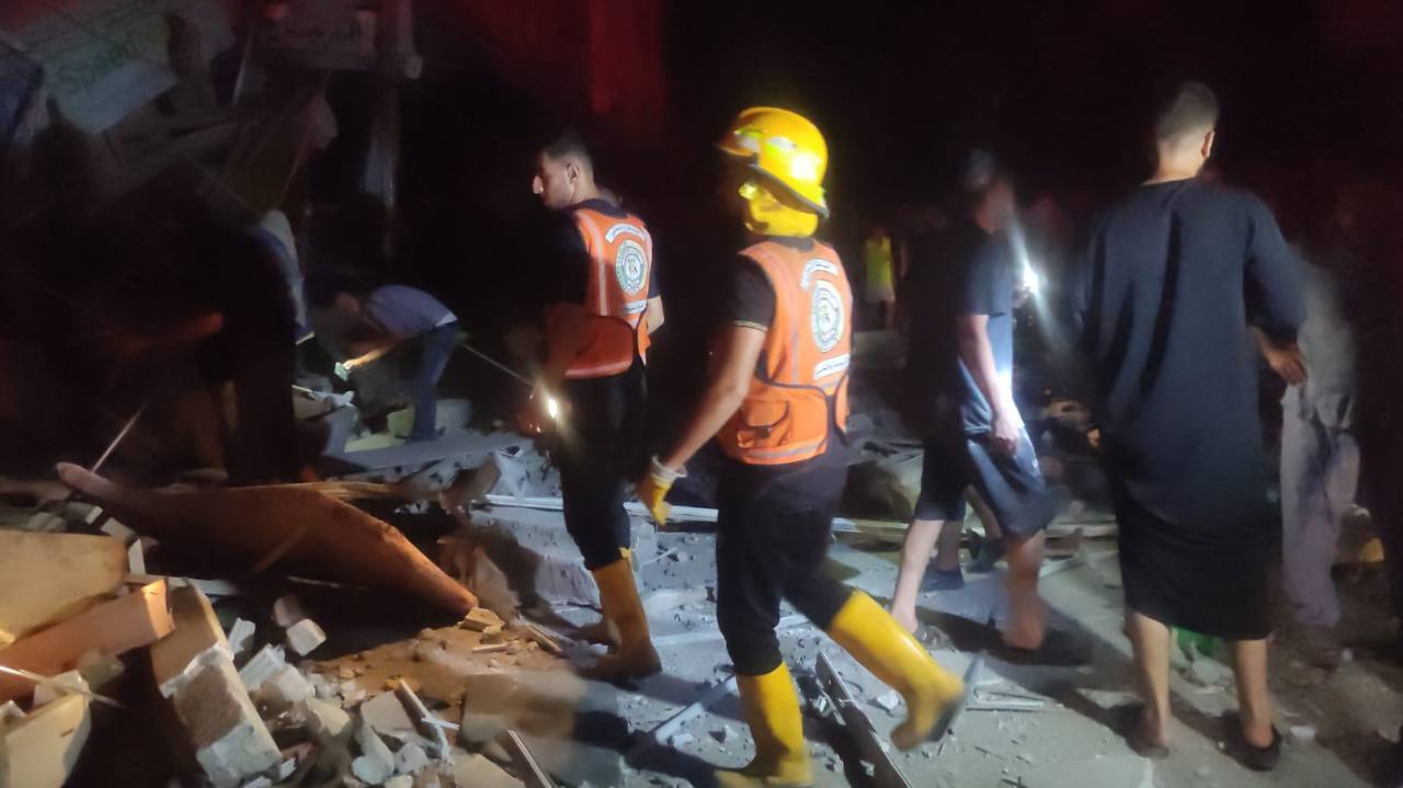 بمباران برجهای مسکونی در النصیرات و البریج؛ دهها نفر به شهادت رسیدند بمباران برجهای مسکونی در النصیرات و البریج؛ دهها نفر به شهادت رسیدند