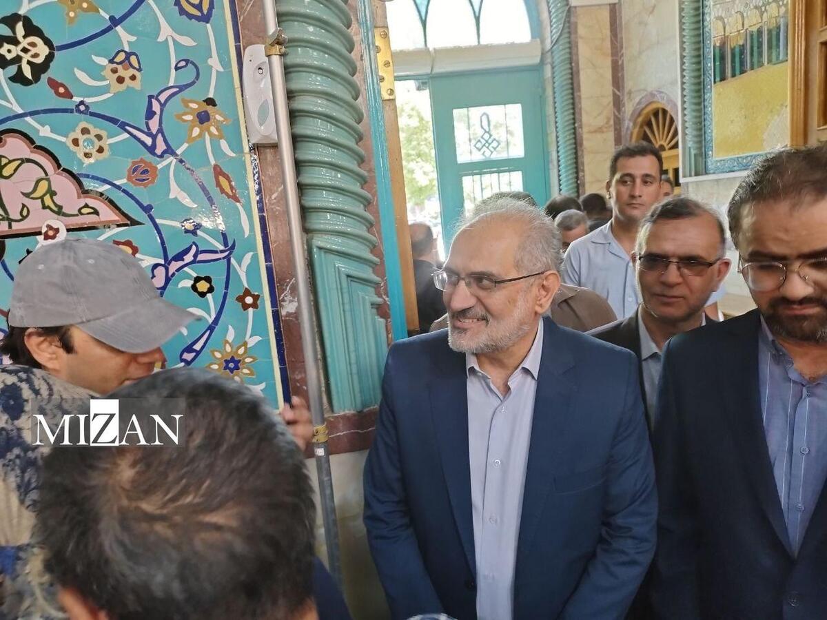 سیدمحمد حسینی رای خود را به صندوق انداخت