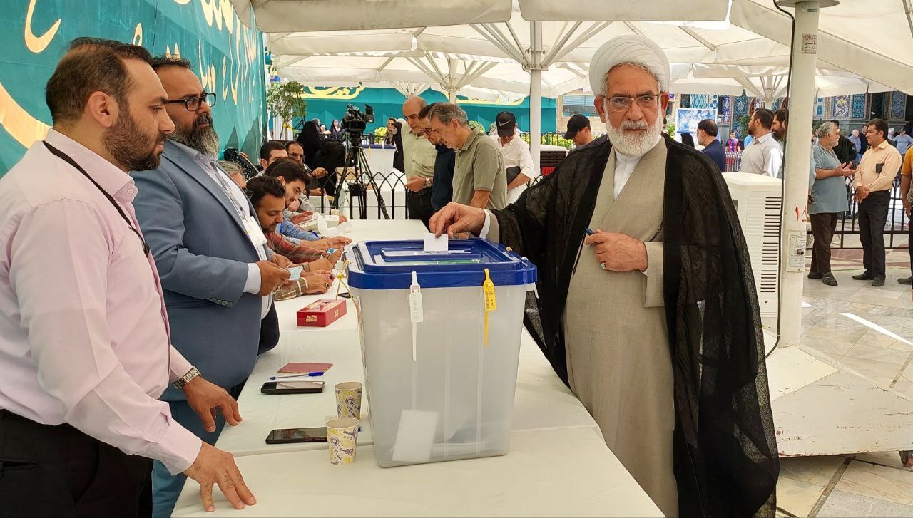 انتخابات ریاست جمهوری ۱۴۰۳/ رهبر انقلاب رای خود را به صندوق انداختند