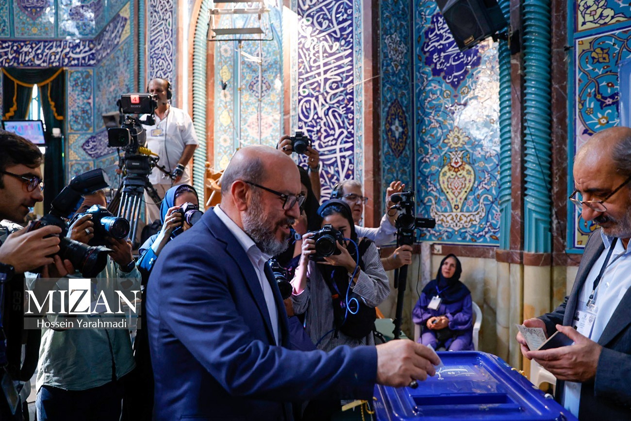 انتخابات ریاست جمهوری ۱۴۰۳/ رهبر انقلاب رای خود را به صندوق انداختند