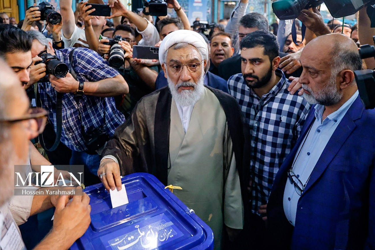 انتخابات ریاست جمهوری ۱۴۰۳/ رهبر انقلاب رای خود را به صندوق انداختند