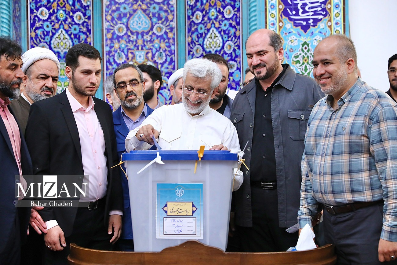 انتخابات ریاست جمهوری ۱۴۰۳/ رهبر انقلاب رای خود را به صندوق انداختند