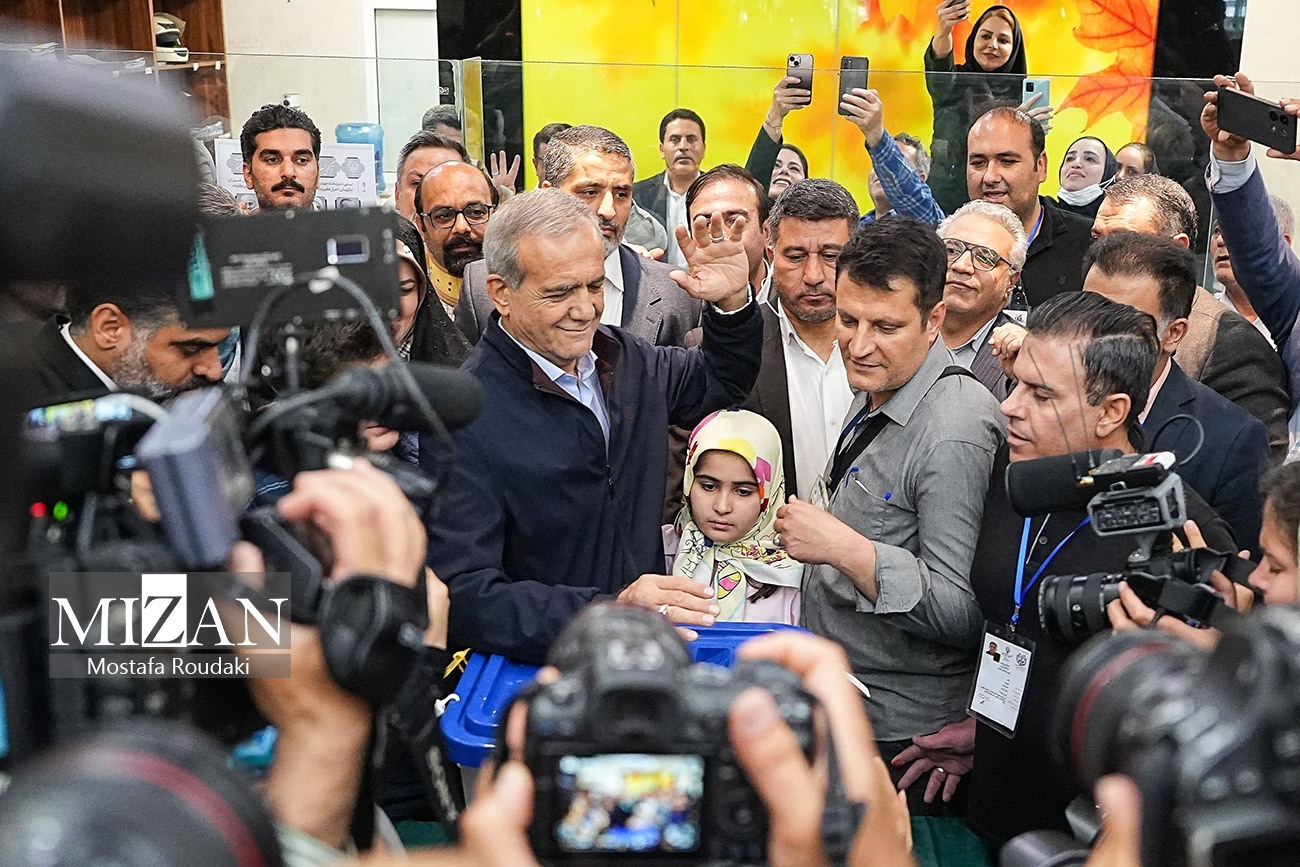 انتخابات ریاست جمهوری ۱۴۰۳/ رهبر انقلاب رای خود را به صندوق انداختند