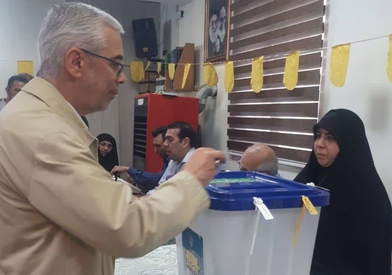 انتخابات ریاست جمهوری ۱۴۰۳/ رهبر انقلاب رای خود را به صندوق انداختند