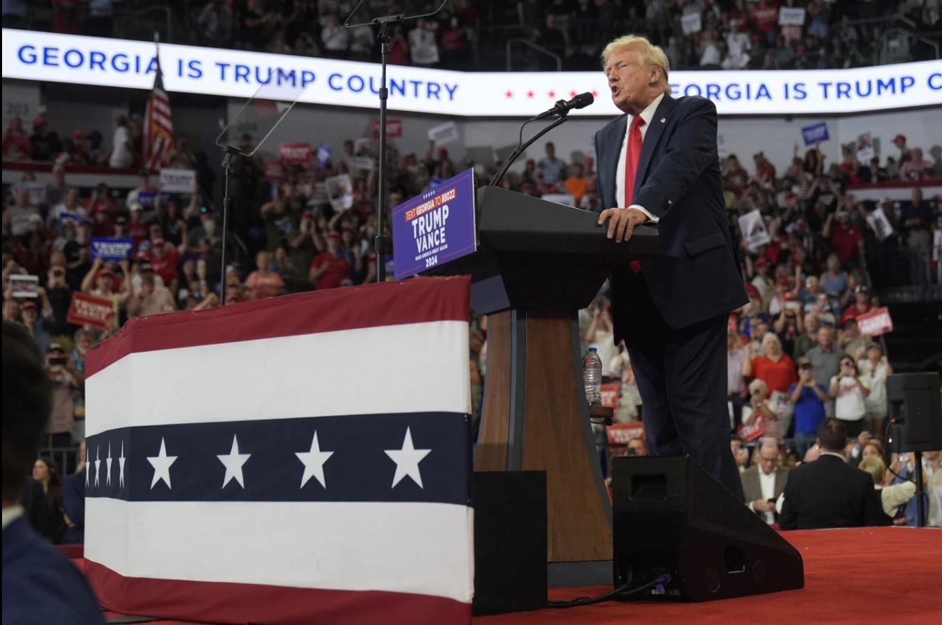 اختلاف نامزدهای انتخاباتی درباره برگزاری مناظره؛ رقابت نزدیک در ایالت‌های سرنوشت‌ساز