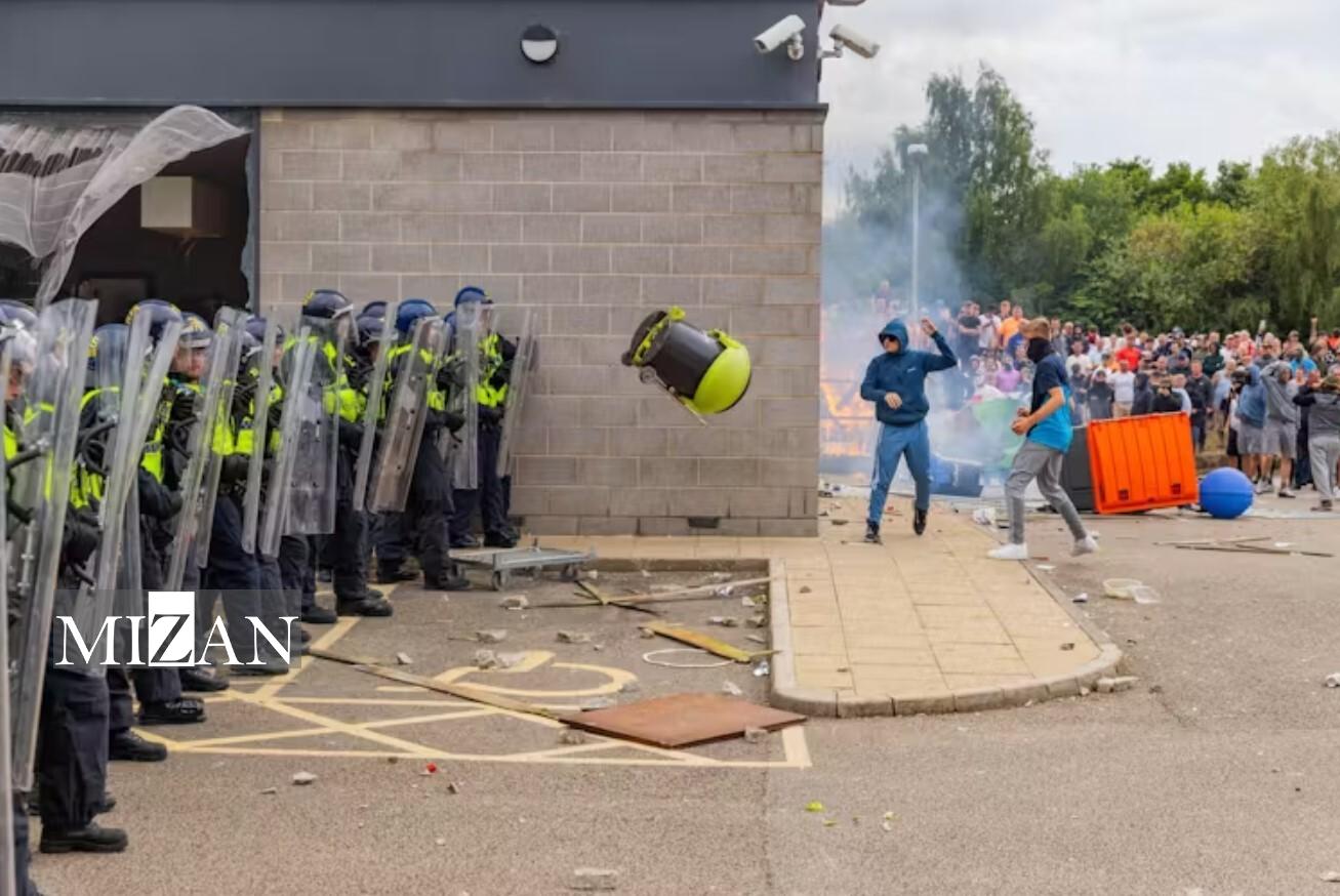 پرونده باز ناآرامی‌های خشونت‌بار در انگلیس؛ از صدور احکام حبس در دادگاه‌ها تا استفاده پلیس از فناوری تشخیص چهره برای شناسایی