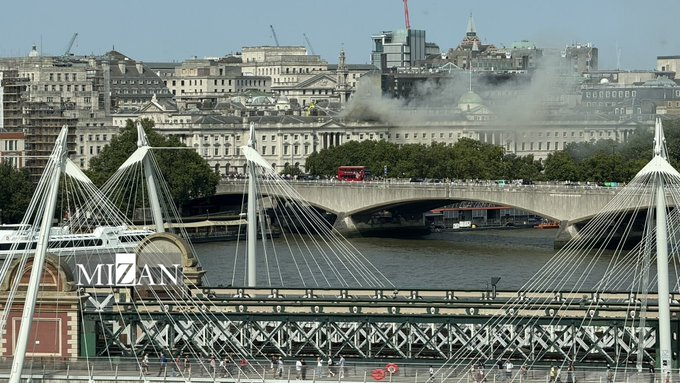 آتش سوزی در مرکز فرهنگی هنری لندن؛ علت حادثه نامشخص است