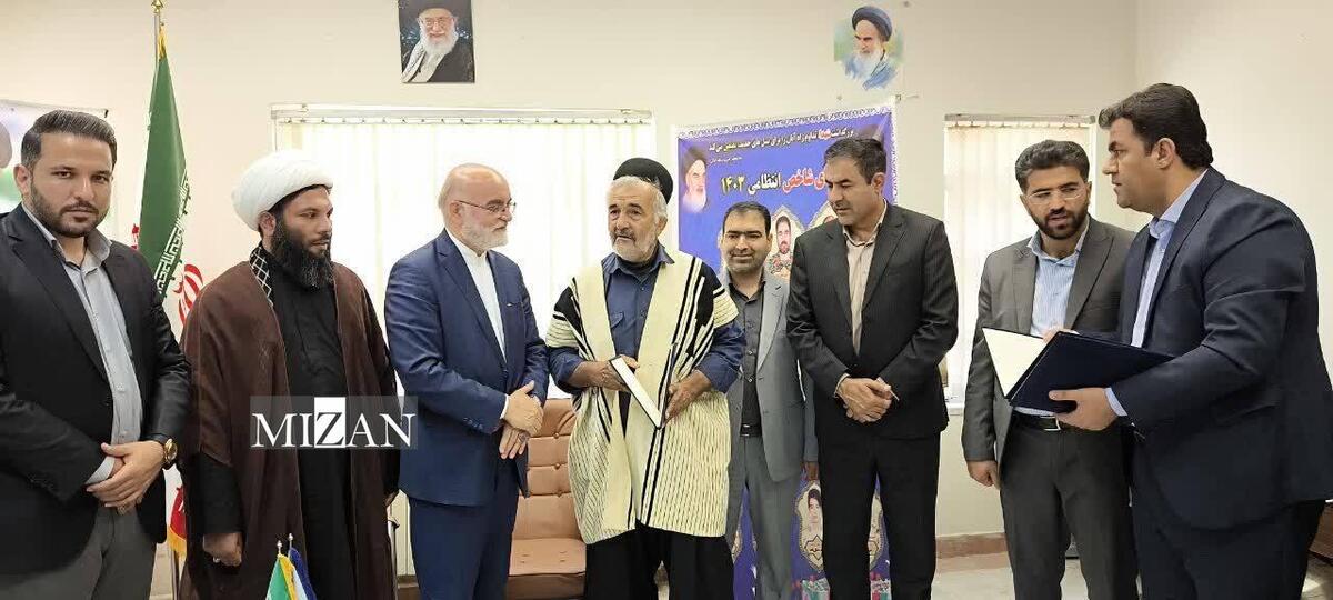 اهدای اسناد مالکیت تعدادی از کشاورزان و دامداران شهرستان کوهرنگ توسط معاون سیاسی قوه قضاییه اهدای اسناد مالکیت تعدادی از کشاورزان و دامداران شهرستان کوهرنگ توسط معاون سیاسی قوه قضاییه