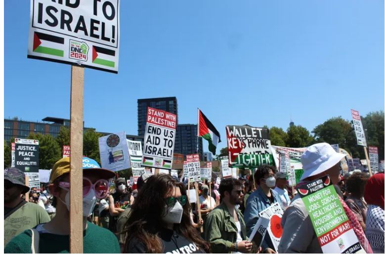 کنوانسیون ملی حزب دموکرات آغاز به کار کرد؛ تظاهرات علیه حمایت واشنگتن از رژیم صهیونیستی