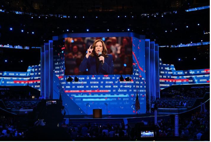 کنوانسیون ملی دموکرات‌ها در دومین شب؛ هریس و ترامپ یکدیگر را هدف حملات لفظی قرار دادند