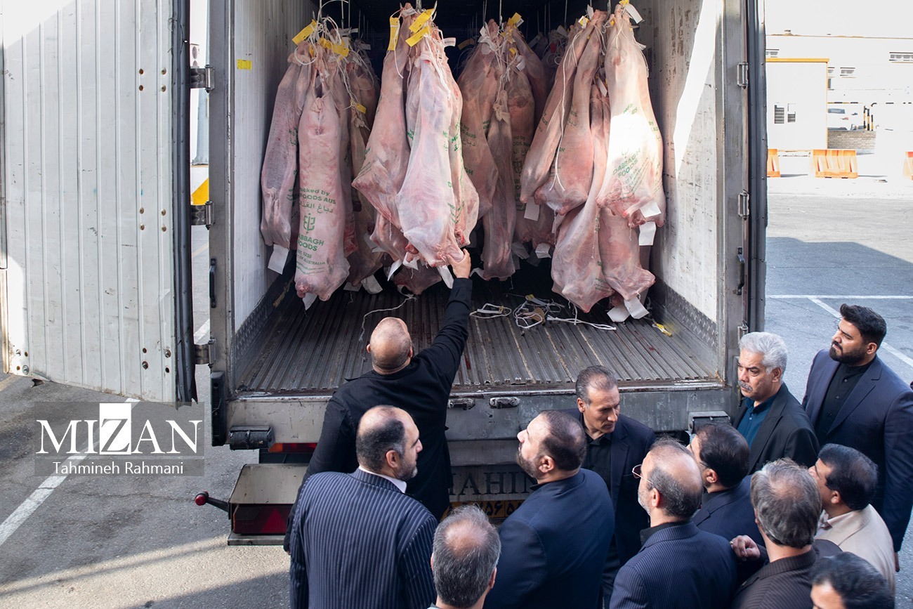 بازدید دادستان تهران از انبار‌های گمرک فرودگاه امام خمینی (ره) / صالحی: انتقال ۲۲ هزارردیف کالای متروکه طی ۲ سال گذشته در گمرک فرودگاه حضرت امام (ره) / تعیین تکلیف ۳۳۰۰ ردیف کالایی متروکه به ارزش ۸۶۰۰ میلیارد ریال طی ۴ ماه گذشته سال جاری