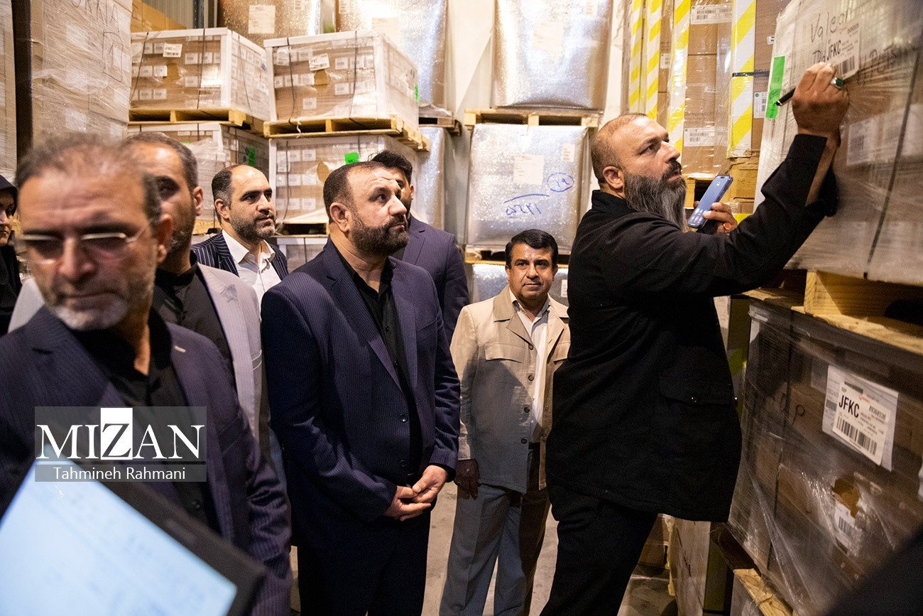 بازدید دادستان تهران از انبار‌های گمرک فرودگاه امام خمینی (ره) / صالحی: انتقال ۲۲ هزارردیف کالای متروکه طی ۲ سال گذشته در گمرک فرودگاه حضرت امام (ره) / تعیین تکلیف ۳۳۰۰ ردیف کالایی متروکه به ارزش ۸۶۰۰ میلیارد ریال طی ۴ ماه گذشته سال جاری