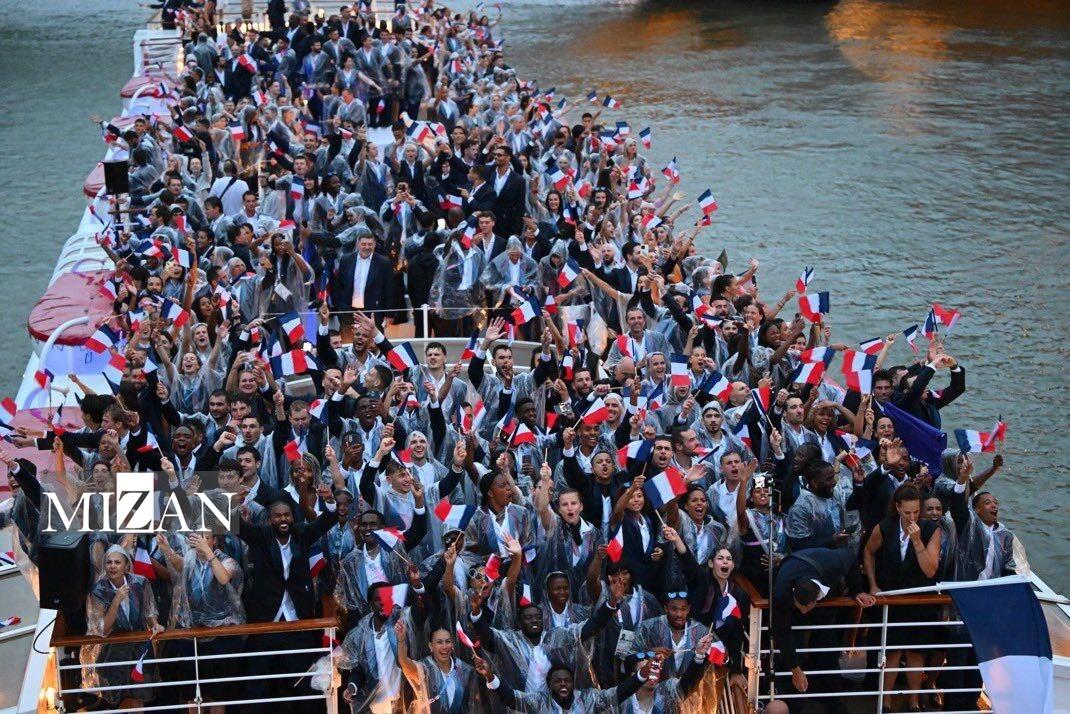 المپیک ۲۰۲۴| رژه کاروان ایران زیر بارش شدید باران؛ تشویق کاروان فلسطین تا هو شدن کاروان رژیم صهیونیستی توسط حاضران/ مصائب اصحاب رسانه زیر بارش باران همچنان ادامه دارد
