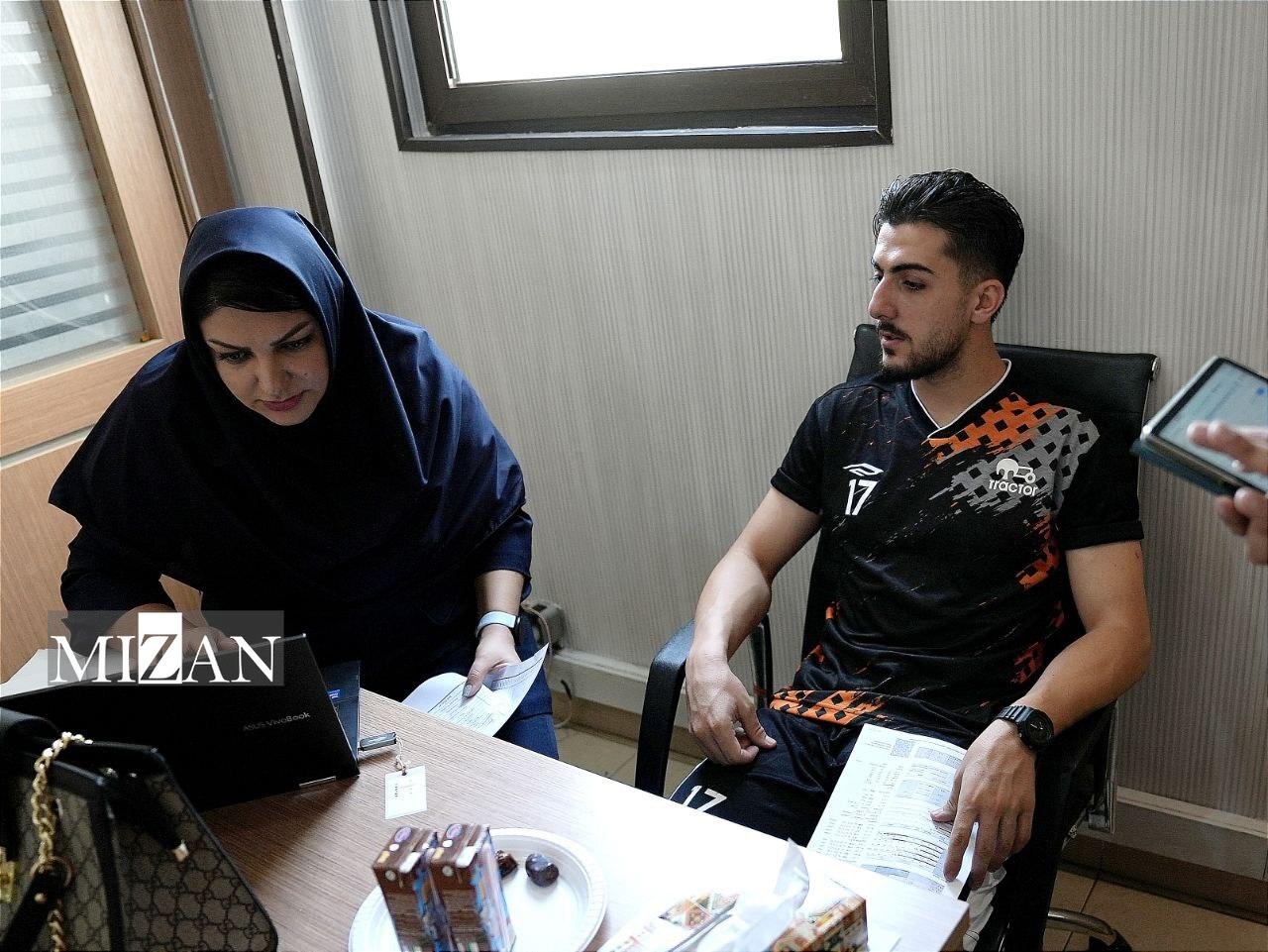 آشتی‌کنان تاج و اسکوچیچ در حاشیه آزمایش‌های پزشکی تراکتور در ایفمارک پیش از اعزام به ترکیه + عکس