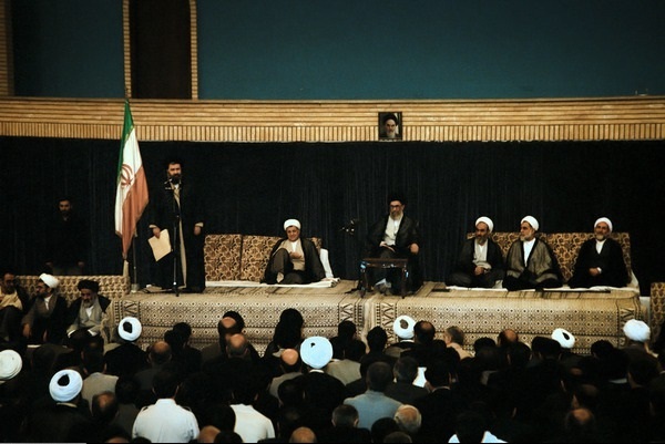 تنفیذ ۸ رئیس جمهور در ۱۳ دوره ریاست جمهوری اسلامی ایران تنفیذ ۸ رئیس جمهور در ۱۳ دوره ریاست جمهوری اسلامی ایران