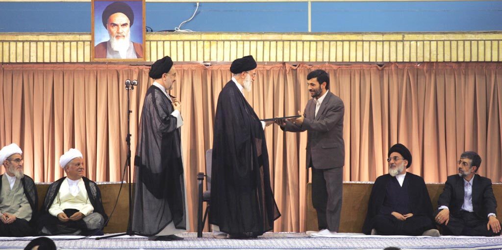 تنفیذ ۸ رئیس جمهور در ۱۳ دوره ریاست جمهوری اسلامی ایران تنفیذ ۸ رئیس جمهور در ۱۳ دوره ریاست جمهوری اسلامی ایران