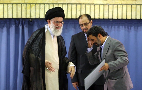 تنفیذ ۸ رئیس جمهور در ۱۳ دوره ریاست جمهوری اسلامی ایران تنفیذ ۸ رئیس جمهور در ۱۳ دوره ریاست جمهوری اسلامی ایران