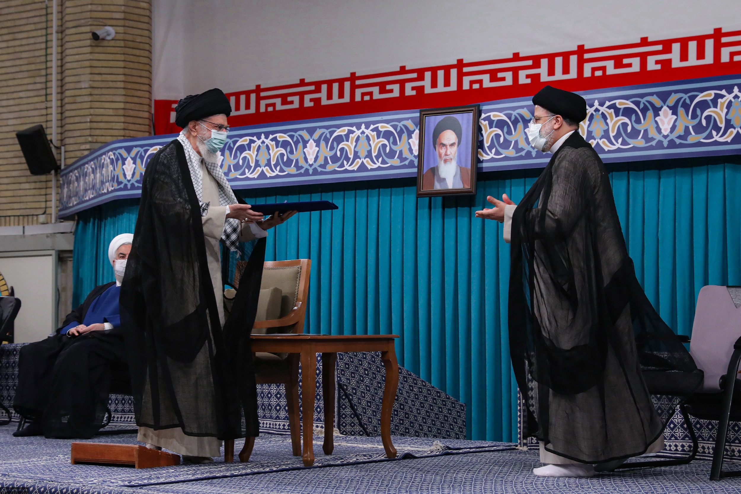 آنچه در مراسم تنفیذ ۸ رئیس جمهور در ۱۳ دوره ریاست جمهوری اسلامی ایران گذشت آنچه در مراسم تنفیذ ۸ رئیس جمهور در ۱۳ دوره ریاست جمهوری اسلامی ایران گذشت