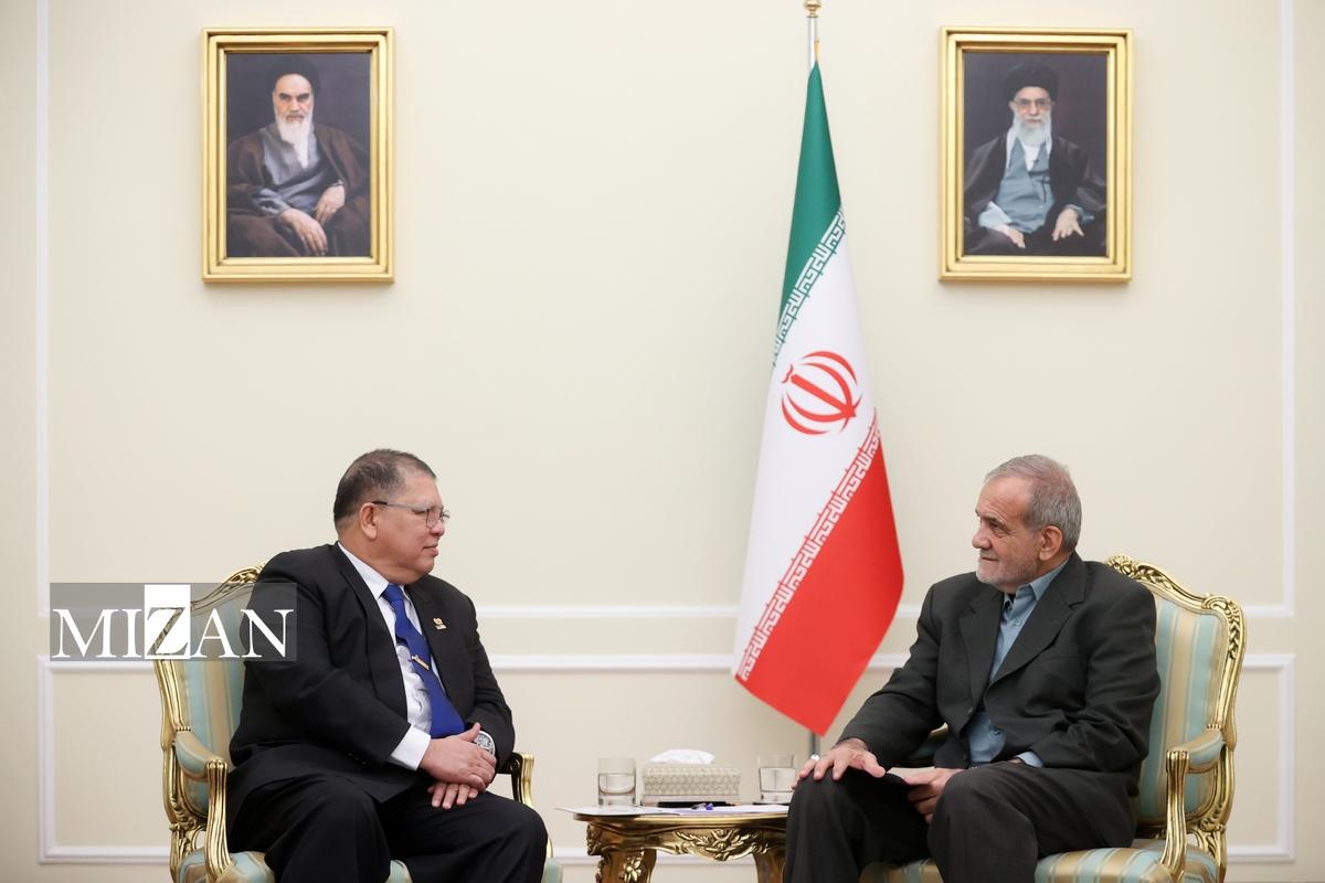 پزشکیان: روابط دوستانه با مالزی را مستحکم‌تر و موثرتر خواهیم کرد