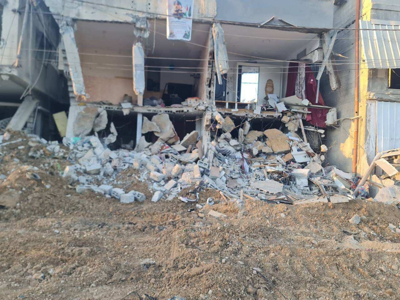 بمباران منازل مسکونی در خانیونس؛ ۳ نظامی صهیونیست به هلاکت رسیدند بمباران منازل مسکونی در خانیونس؛ ۳ نظامی صهیونیست به هلاکت رسیدند