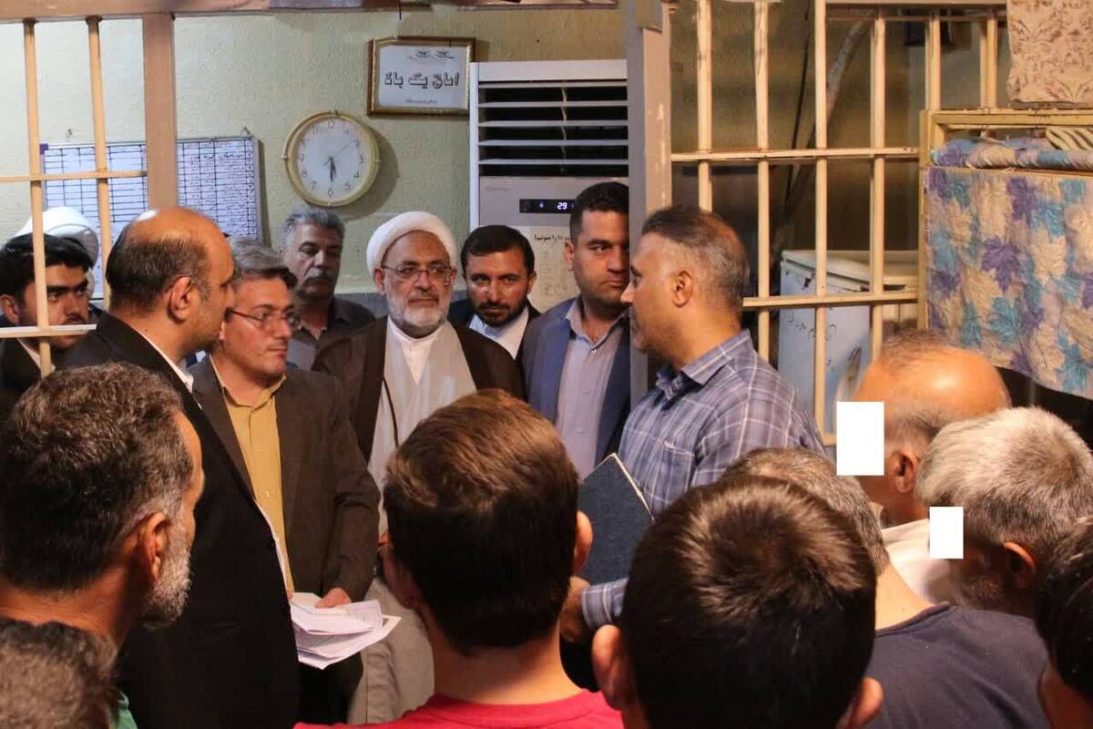مسئولان قضایی استان سمنان در بازدید از ندامتگاه گرمسار با ۵۳ زندانی ملاقات کردند/ ۱۳ زندانی آزاد شدند
