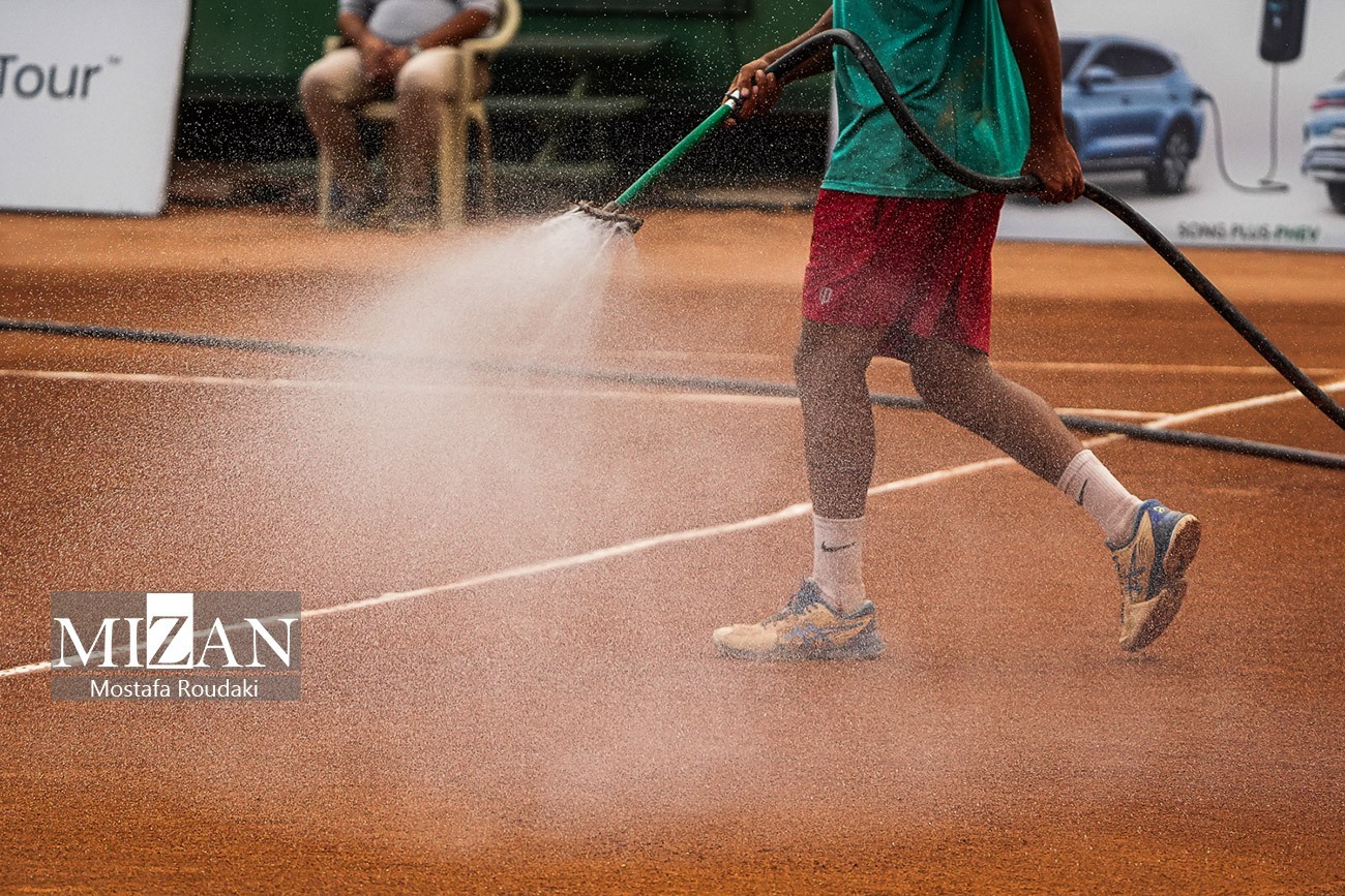 باران آمد و زمین خیس شد، حالا بروید خانه! / کشاورز: زمینی که باید در اختیار فدراسیون باشد را به ما ساعتی اجاره می‌دهند