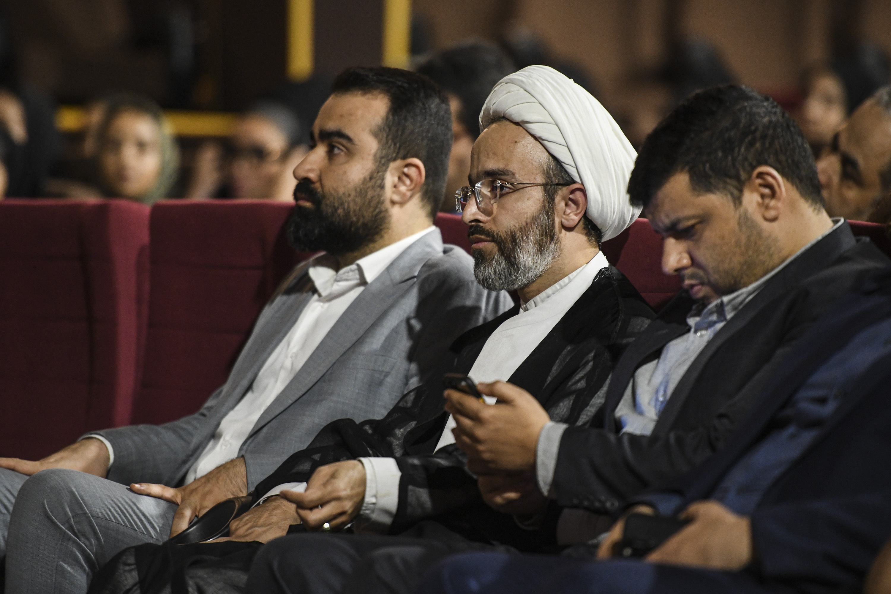 اظهار‌نظر کارشناسان، مشاوران و وکلای قوه قضاییه درباره «در آغوش درخت» 