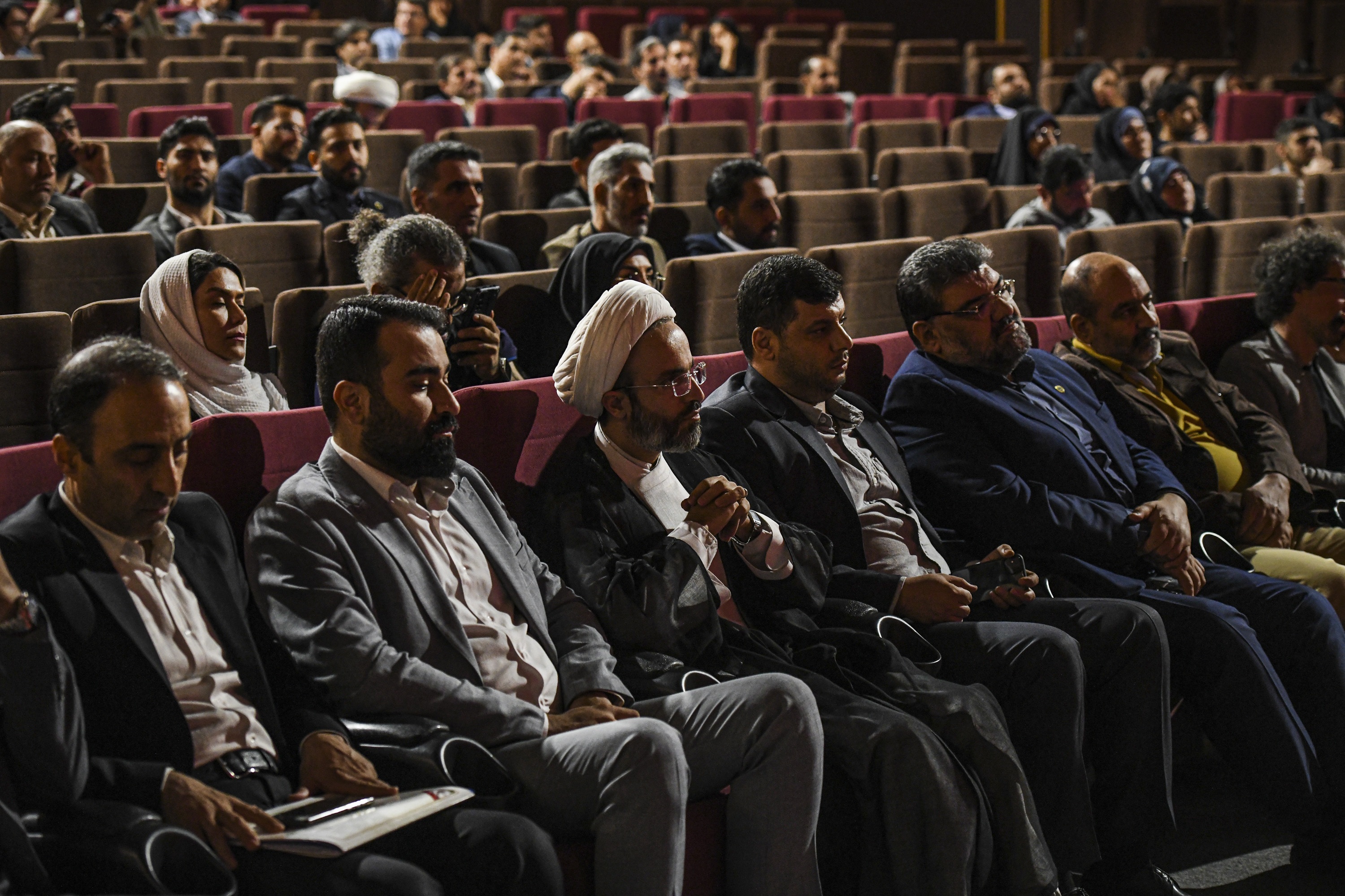 اظهار‌نظر کارشناسان، مشاوران و وکلای قوه قضاییه درباره «در آغوش درخت» 