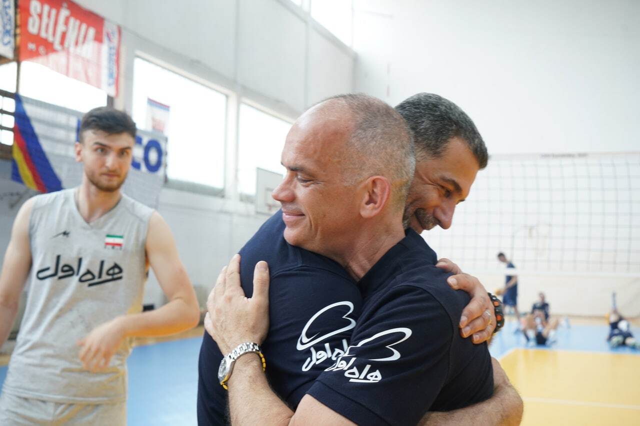 آخرین گمانهزنیها درباره نیمکت تیم ملی والیبال| از احتمال هایجک توسط ساموراییها تا سرمربیگری اشتراکی توتولو-اکبری/ قیمت مندز بالا رفت آخرین گمانهزنیها درباره نیمکت تیم ملی والیبال| از احتمال هایجک توسط ساموراییها تا سرمربیگری اشتراکی توتولو-اکبری/ قیمت مندز بالا رفت