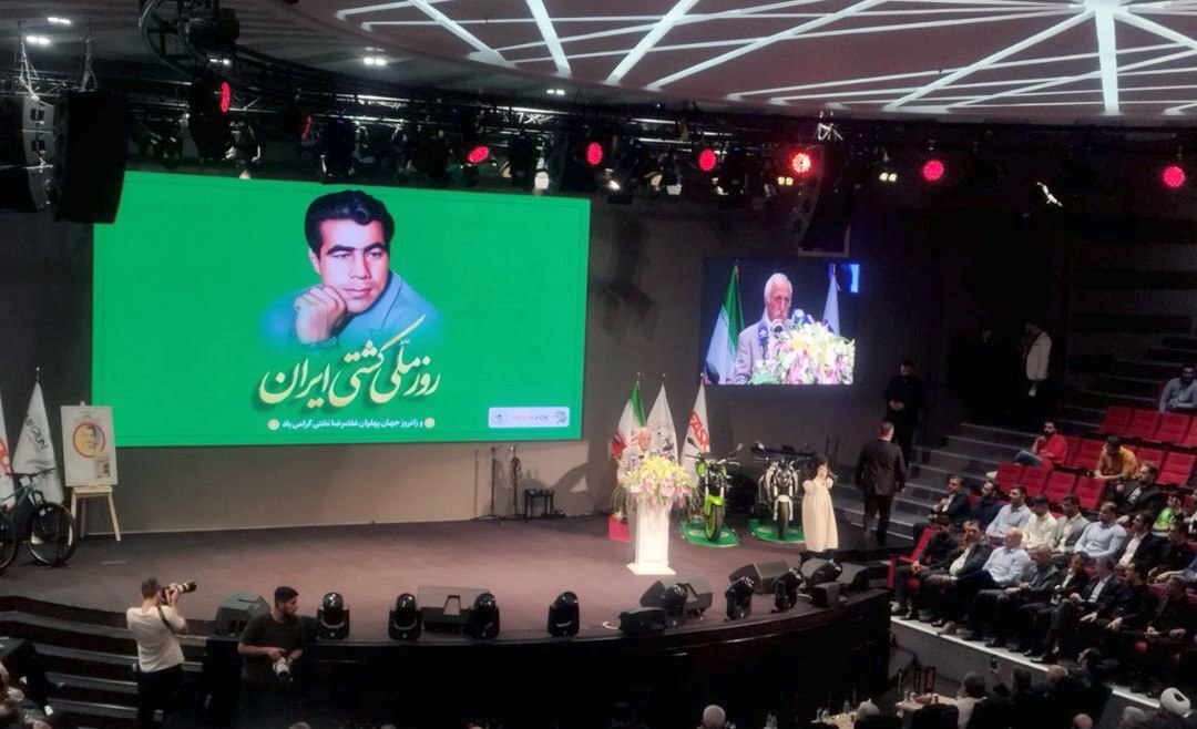 دبیر: کیلویی کار نمی‌کنیم؛ جامعه کشتی قهر کردن را کنار بگذارد!/ دنیامالی: در المپیک آینده باید از ظرفیت دیگر رشته‌ها نیز استفاده کنیم