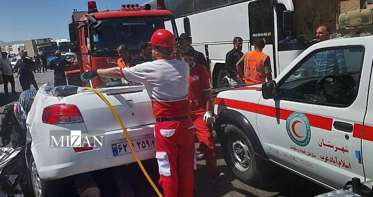 تصادف ۲ اتوبوس و ۲ سواری در جاده حمیل به کرمانشاه با ۶ کشته و ۳۰ مصدوم