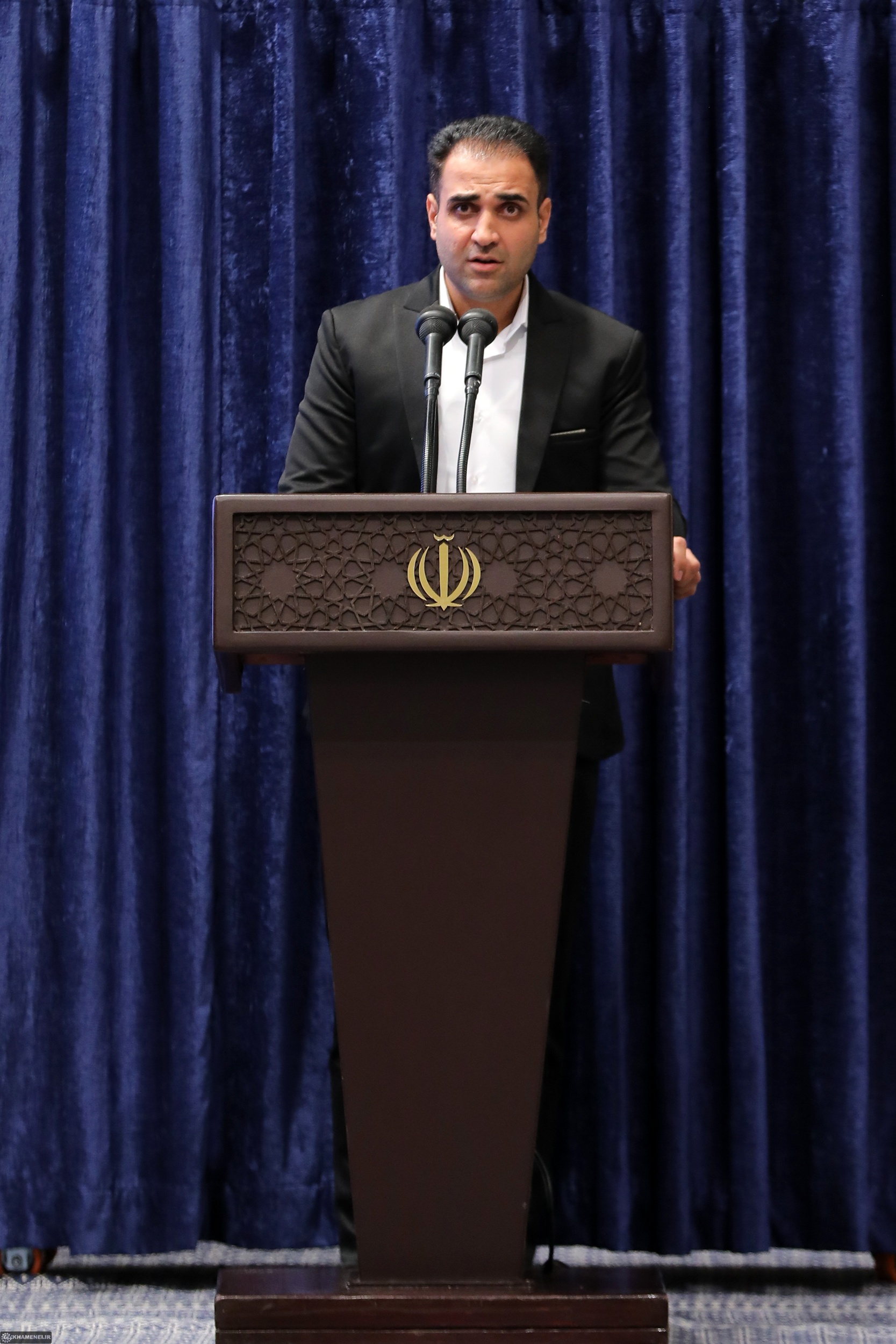 نگاه ویژه و باور رهبر انقلاب به نخبگان/ دیدار اخیر نشان داد که کشور با فضای علمی غریبه نیست