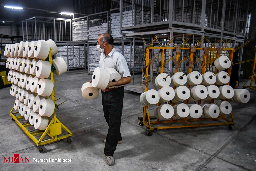 کار‌آفرینان مهمترین ظرفیت ایجاد اشتغال در زندان/۲۰ نفر از مددجویان در کارگاه پشم ریسی زندان مرکزی استان ایلام مشغول به کارند