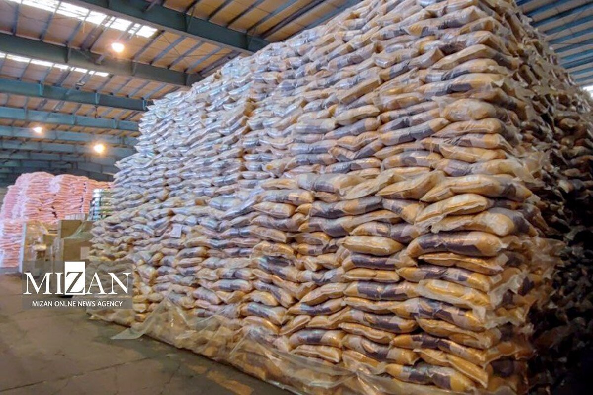 ترخیص ۲ هزار و ۴۰۰ تن برنج وارداتی از بندر شهید رجایی بندرعباس با دستور قضایی آغاز شد